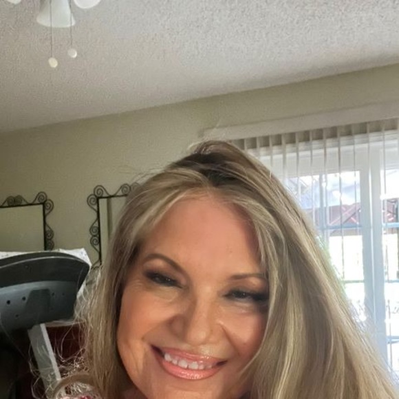 Meet your Posher, Lesley - Picture 1 of 1